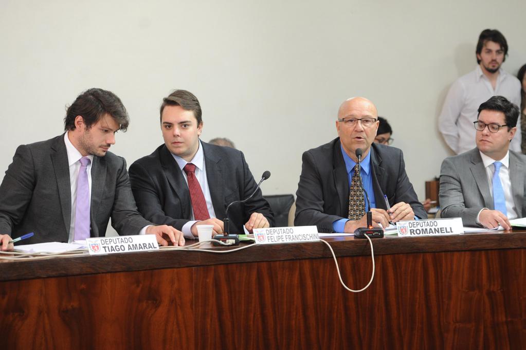 Sessão da CCJ na Assembleia Legislativa: perda de repasses para municípios foi mantida. | Pedro de Oliveira/Alep