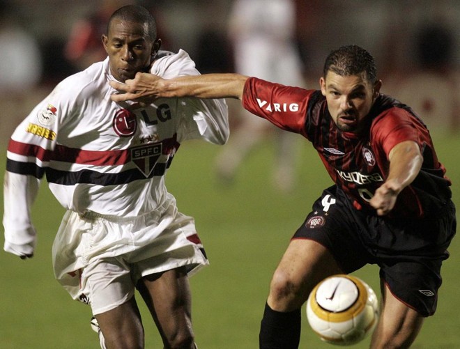Cocito na decisão da Libertadores em 2005: para o ídolo, falta raça ao atual time do Atlético. | RODOLFO BUHRER/Gazeta do Povo
