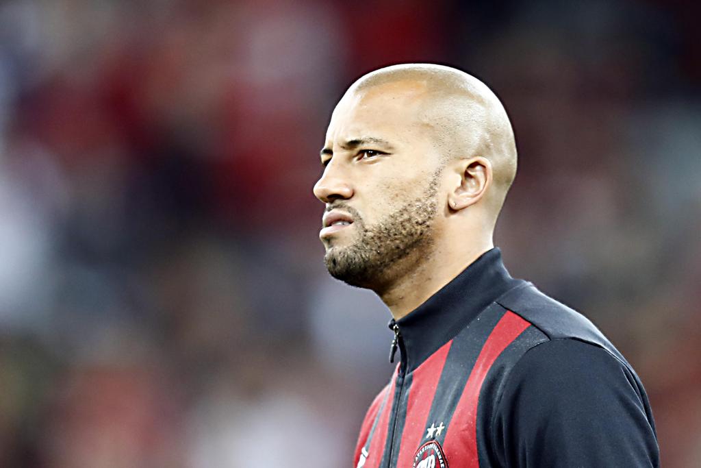 Kadu, jogador que mais cometeu pênaltis no Brasileirão, pode trocar o Atlético pelo Santos em 2016. | Albari Rosa/Gazeta do Povo