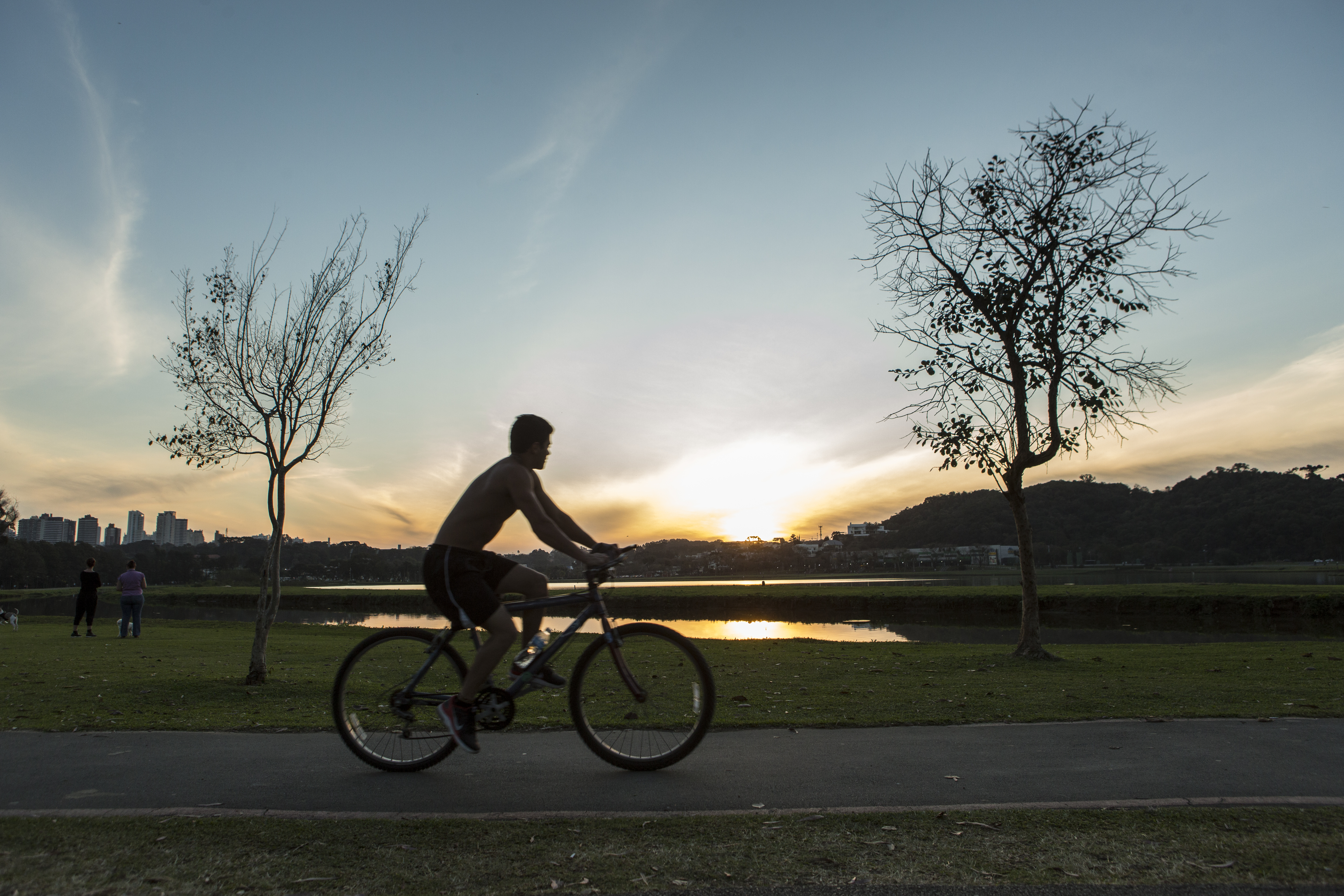 No último mês, o sol brilhou por 7,4 horas por dia, na média, em Curitiba. | Marcelo Andrade/Gazeta do Povo