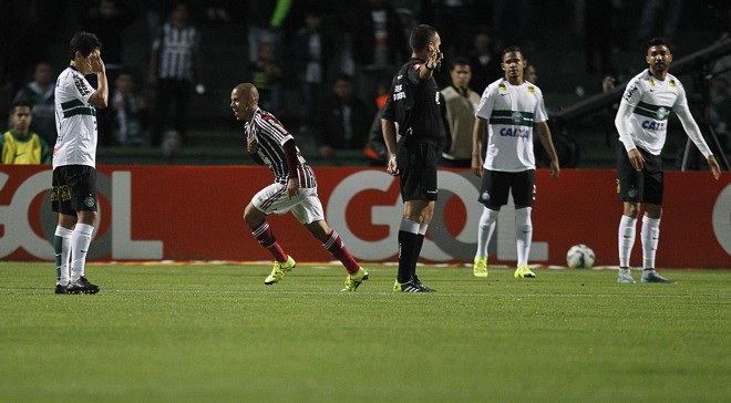 Marcos Júnior comemora gol do Fluminense diante do Coritiba. | Jonathan Campos/Gazeta do Povo