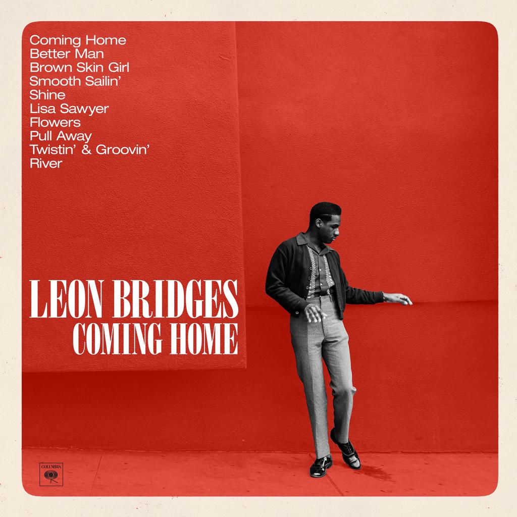 Capa de “Coming Home”, primeiro disco de Leon Bridges: sapatos, calças e som sessentistas. | Reprodução