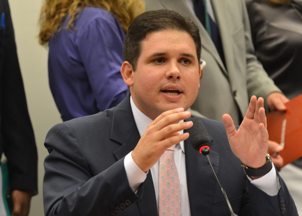 “Não cabe ao presidente desta CPI tecer comentários, porque estamos investigando única e exclusivamente as denúncias e escândalos envolvendo a Petrobras no período de 2005 a 2015”, disse o deputado Hugo Motta (PMDB-PB). | Antonio Cruz/Agência Brasil