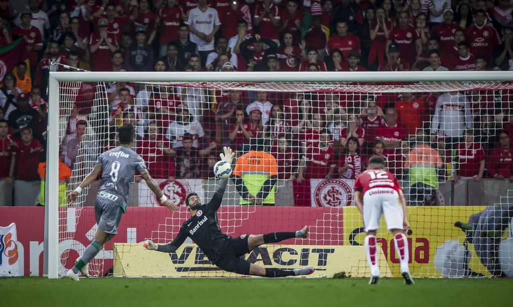 Lucsa Barrios perdeu pênalti no Beira-Rio. | Jeferson Guareze/Futura Press/Folhapress