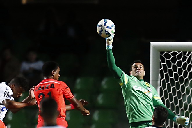 Goleiro Wilson foi o melhor jogador do Coritiba no empate com o Sport Recife. | Albari Rosa/Gazeta do Povo