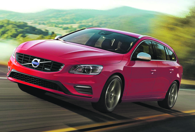 Volvo V60 - É uma mistura de station wagon e crossover. O modelo preza pela infinidade de itens de segurança da marca, como frenagem de emergência e avisos de mudança de faixa e ponto cego. A V60 ganho neste ano uma nova versão de entrada, Kinect, com preço mais ‘convidativo’. Motor: 2.0 turbo (245 cv) e 3.0 (304 cv). Porta-malas: 430 l. Preço: R$ 141.950 a R$ 210.950. | Divulgação