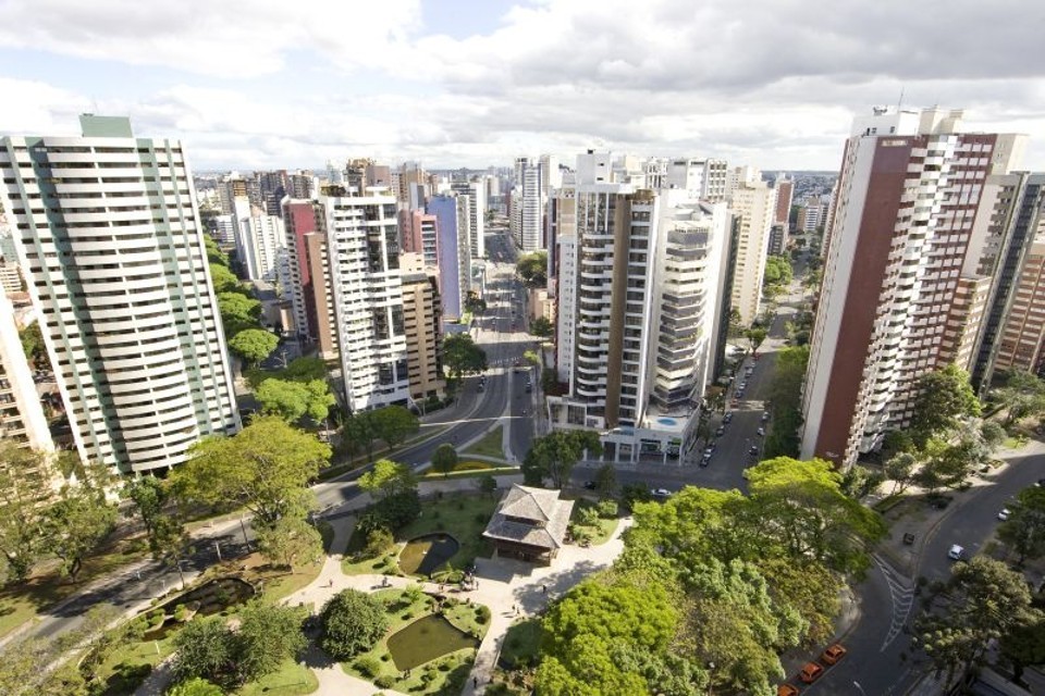 Trecho da Avenida República Argentina a partir da Praça do Japão, por onde se prevê a passagem do metrô | Antônio More/Gazeta do Povo/Arquivo