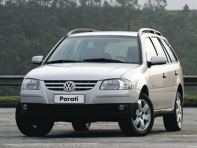VW Parati - O peso da idade fez a perua deixar o mercado de zero em 2012, à época ainda com o visual de 2006. Pecava pelo motor mais beberrão e a pouca oferta de itens de série. Porém, o modelo foi um dos ícones de sua categoria, sendo objeto de consumo de jovens da década de 1980 e 90, e até hoje é desejada por isso. Motor: 1.6 (103 cv). Porta-malas: 437 l. Preço: R$ 32.395 (2013). | Divulgação