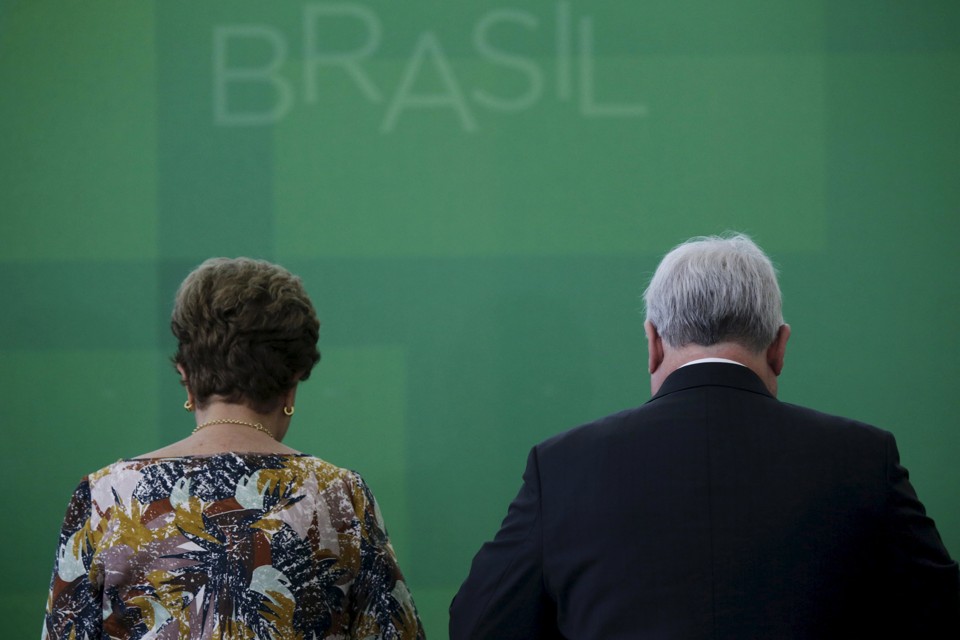 Dilma busca o apoio de Lula para mexer no primeiro escalação do Palácio do Planalto. | Ueslei Marcelino/Reuters