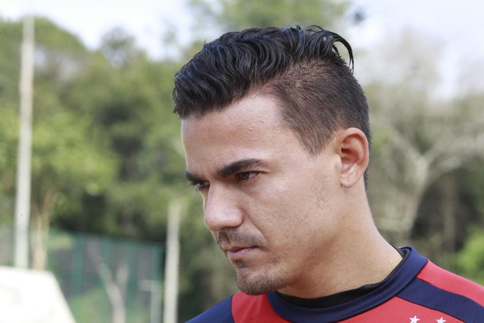 Goleiro Felipe Alves, conhecido pela habilidade na linha, mostrou que também sabe jogar com as mãos | Aniele Nascimento/Gazeta do Povo