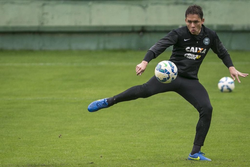 Keirrison alega que não recebe desde maio no Coxa. | Marcelo Andrade/Gazeta do Povo