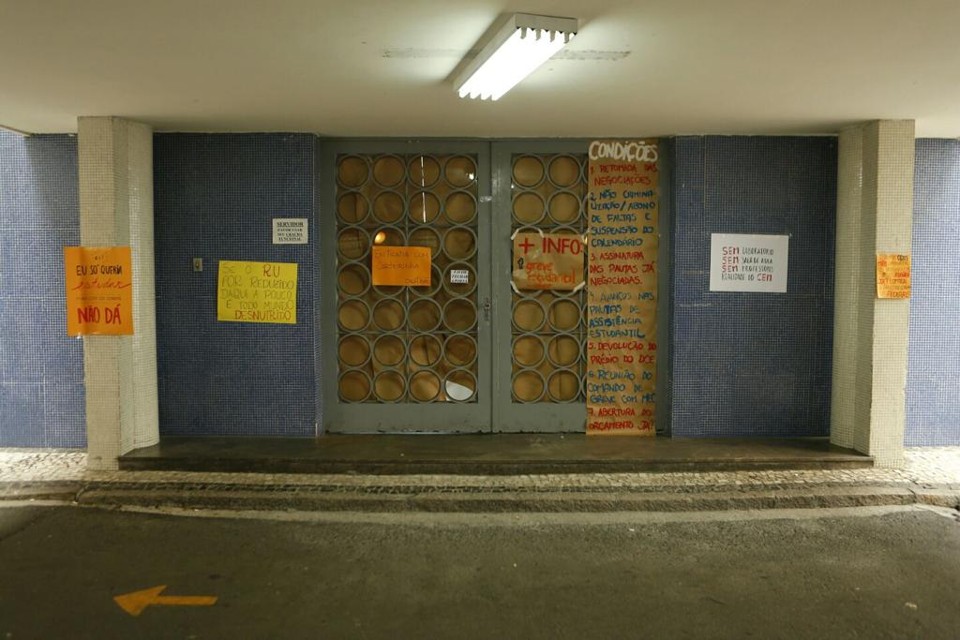 Ocupação chega ao terceiro dia | Marcelo Andrade/Gazeta do Povo