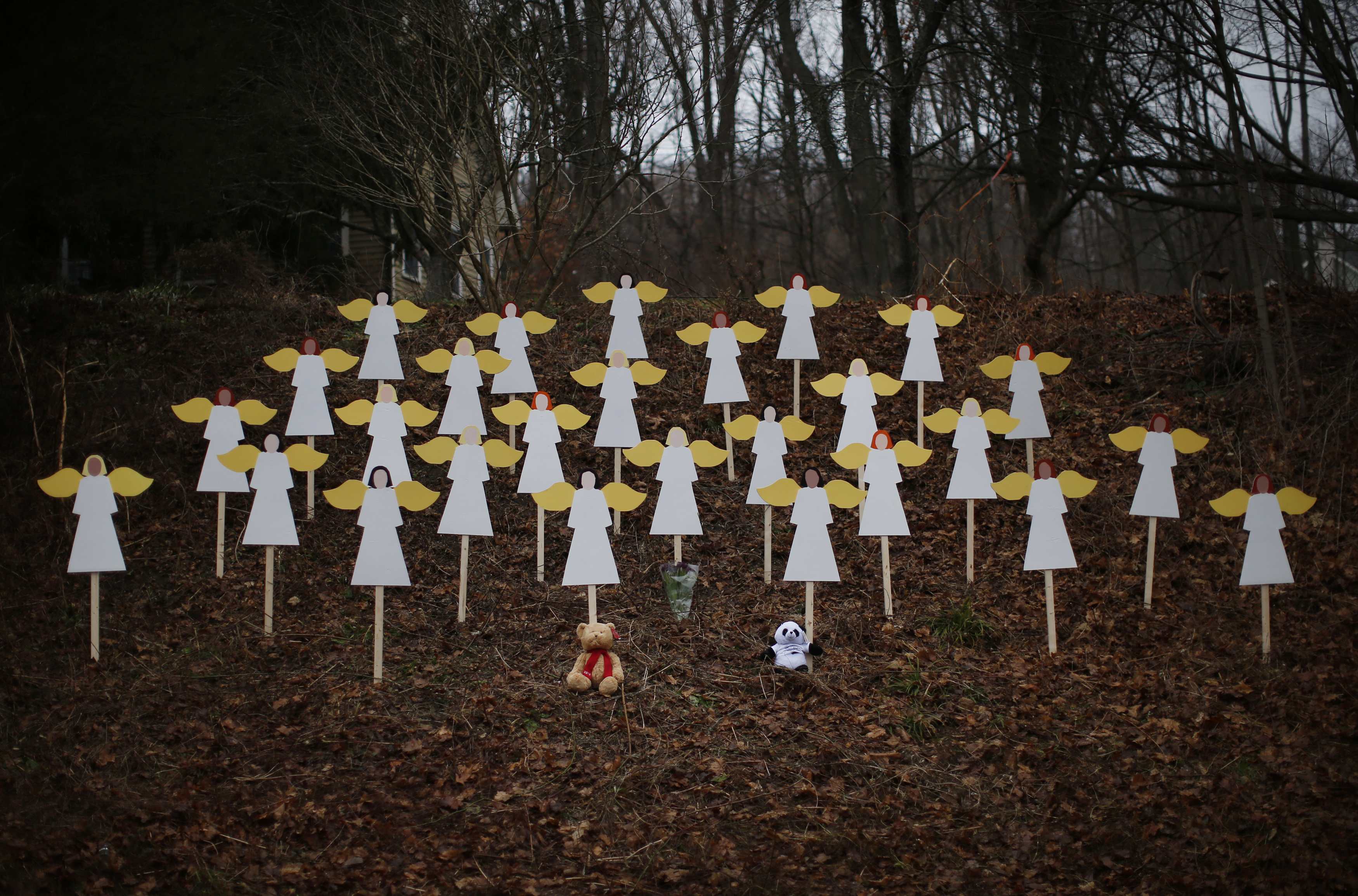 Homenagem a estudantes mortos na Escola Primária de Sandy Hook, em Newtown | Mike Segar/Reuters