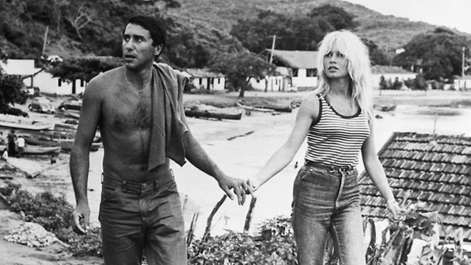 Brigitte passou o mês de janeiro de 1964, numa pequena vila de pescadores do litoral fluminense chamado Búzios com seu namorado na época, o playboy marroquino-brasileiro Bob Zagury. Bastou para mudar a vida do balneário que passou a ilustrar as capas de jornais e revistas de todo o mundo e se tornou um dos destinos turísticos mais importantes do Brasil. |