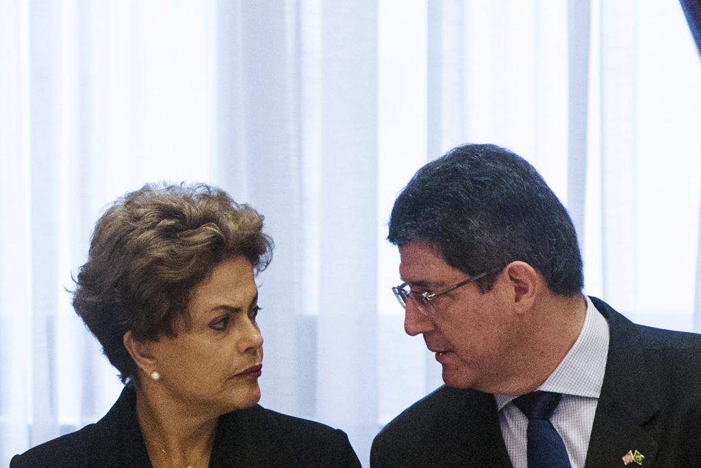 Entre as medidas anunciadas na segunda, está o congelamento por alguns meses do reajuste dos servidores públicos federais, setor com forte influência sobre o PT | LUCAS JACKSON/REUTERS