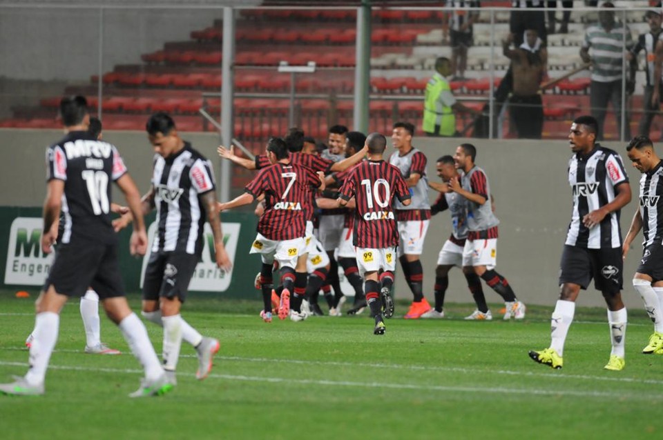 Camisa 10, Marcos Guilherme corre para comemorar o gol do Atlético contra o Galo. | Ramon Lisboa/EM/D.A Press