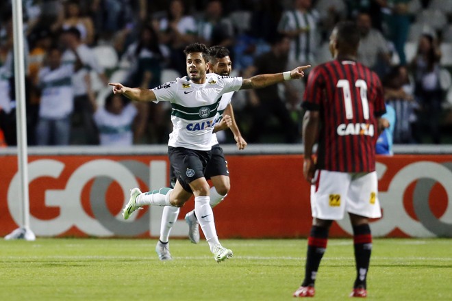 O atacante Henrique Almeida vive grande fase no Coritiba. | Albari Rosa/Gazeta do Povo