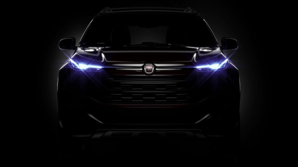 No primeiro teaser divulgado pela fabricante, a dianteira está escondida por sombras, sendo possível apenas visualizar as luzes diurnas posicionadas ao alto. | Fiat/Divulgação