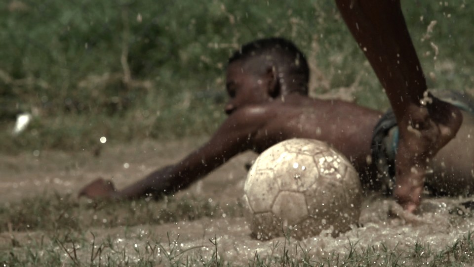 Cena de “Campo de Jogo”, dirigido por Eryk Rocha. | Divulgação