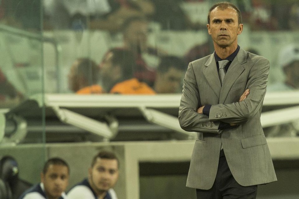 Técnico Milton Mendes  promoverá as entradas de Vilches e Ewandro no Furacão. | Marcelo Andrade/Gazeta do Povo