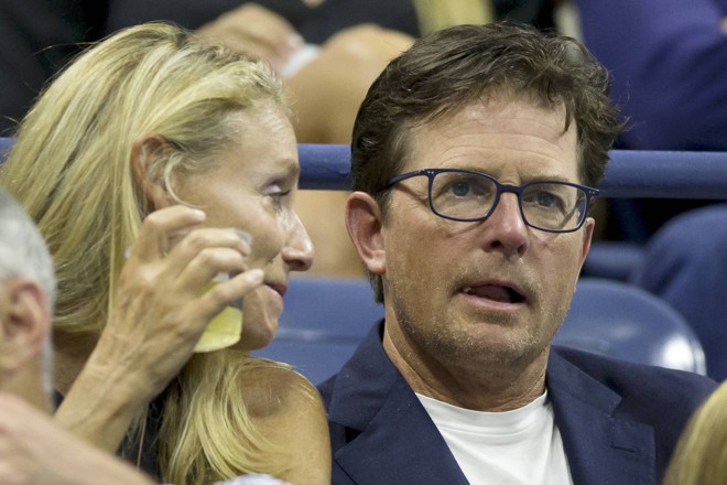 O ator Michael J. Fox e sua esposa Tracy Pollan na arquibancada para ver Roger Federer. | CARLO ALLEGRI/REUTERS