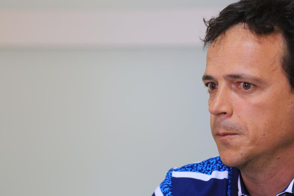 Fernando Diniz revelou que não esperava a demissão e disse que a diretoria nunca o procurou para apresentar qualquer insatisfação com o trabalho. | Ivonaldo Alexandre/Gazeta do Povo