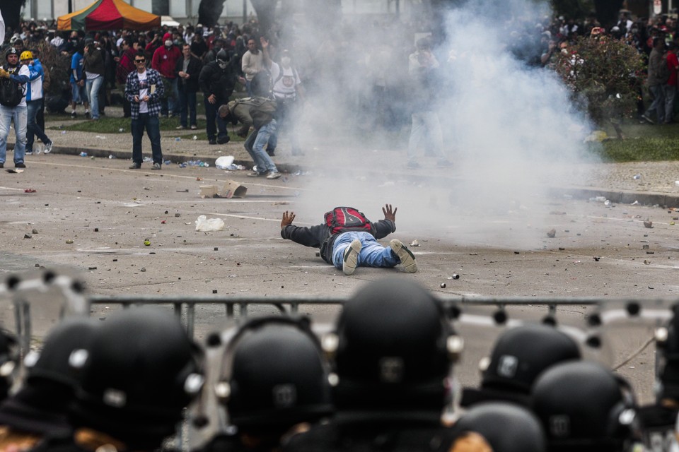 Ação desastrosa do dia 29 de abril deixou mais de 200 feridos. | Daniel Castellano/Gazeta do Povo