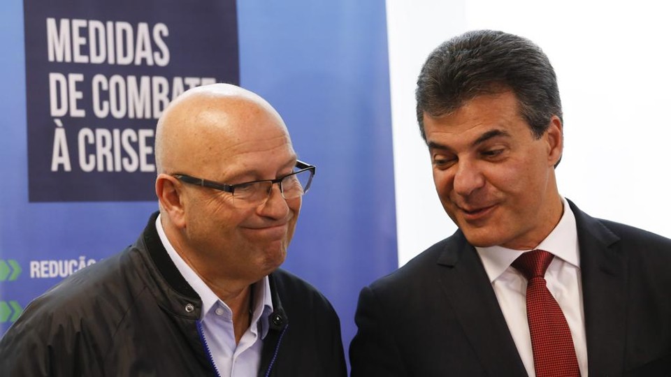 Luiz Cláudio Romanelli (PMDB), líder do governo na Assembleia Legislativa, ao lado de Beto Richa (PSDB): votação difícil. | Daniel Castellano/Gazeta do Povo