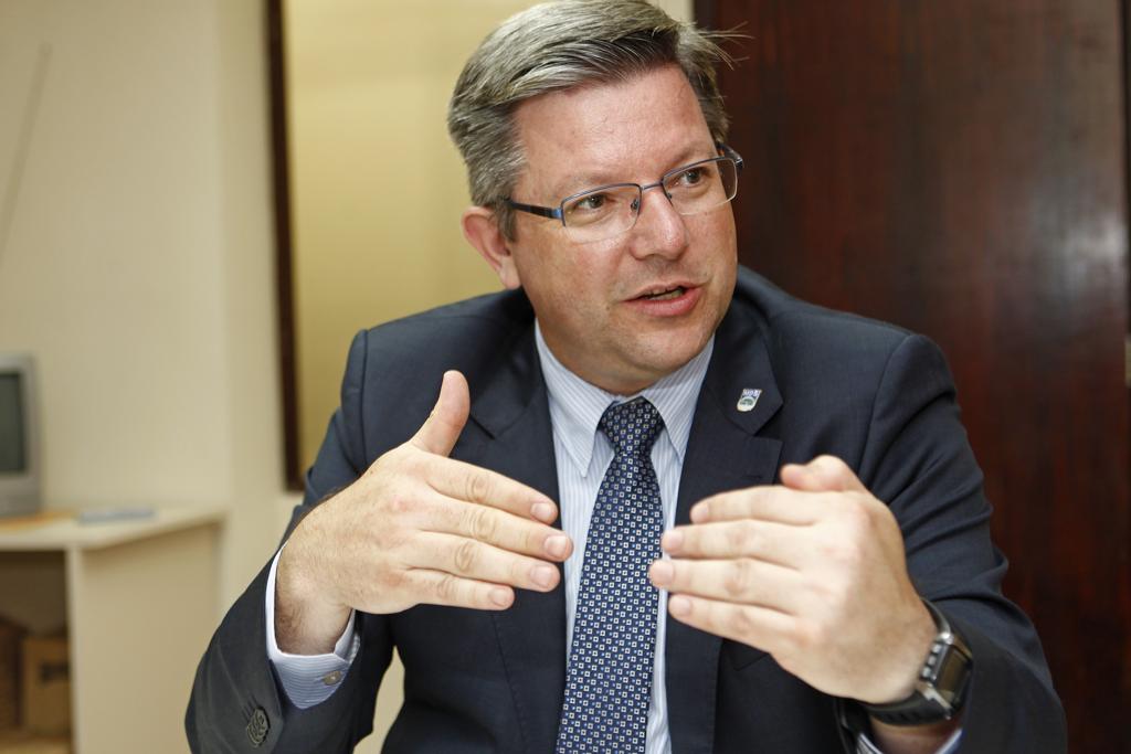 O alemão Helmut Schwarzer morou por 17 anos em Curitiba e agora se dedica ao Bolsa Família. | Antônio Moree/ Gazeta do Povo