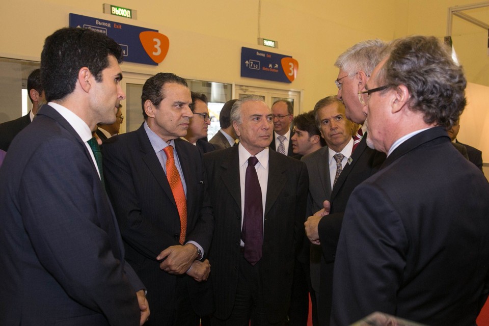 Michel Temer com correligionários na Rússia: mudança de discurso. | Foto: Romerio Cunha/ Vice Presidência