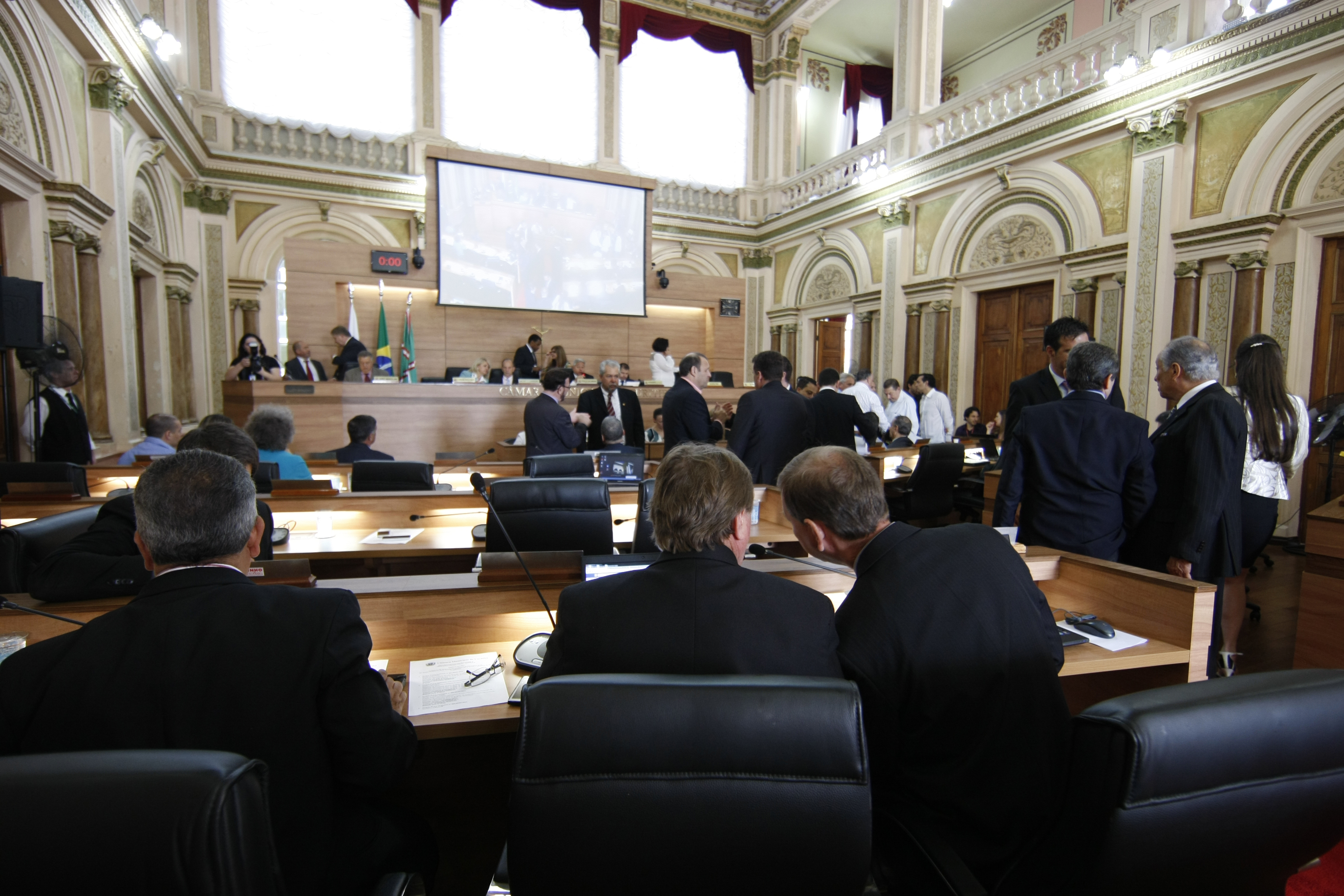 Sessão da Câmara: salário cairia de R$ 15,1 mil para R$ 11,6 mil. | Aniele Nascimento/Gazeta do Povo