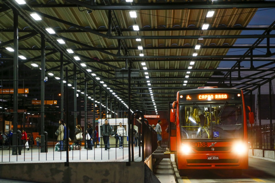 Segundo a Urbs, serão repassados R$ 5,2 milhões a mais por mês para as empresas | Hugo Harada/Gazeta do Povo