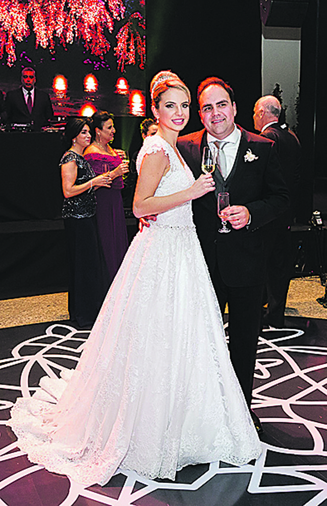 O casamento de Marcela Freire Kruger e Felipe Antunes Souza teve festa elegante no Nuvem de Coco, com décor de Jaryme Bernardo | Foto: Namester Fotografias