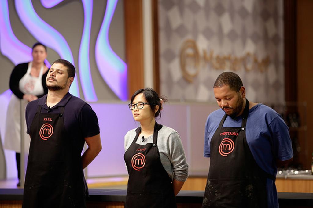 Raul, Jiang e Cristiano enfrentaram o desafio de uma cozinha profissional no 16.º episódio de “MasterChef”. | Divulgação