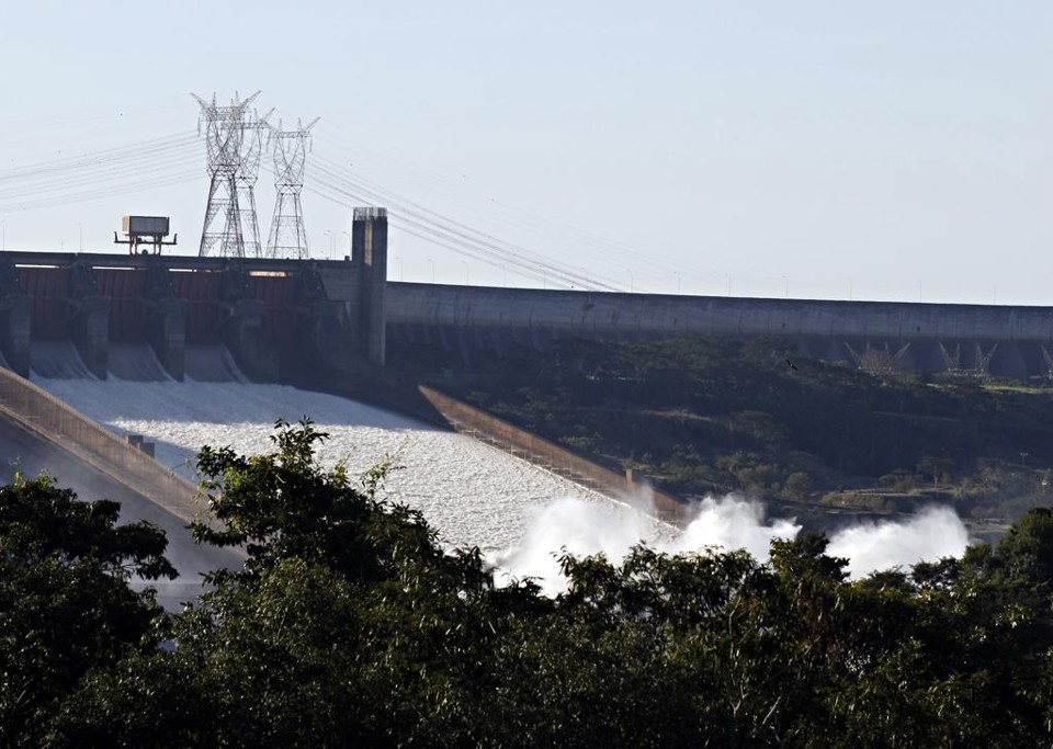 Chuvas poderão aliviar novo aumento de tarifa da energia de Itaipu, provocado pelo câmbio | Christian Rizzi/Gazeta do Povo/Arquivo