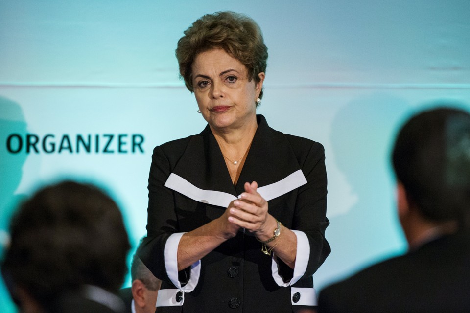 Dilma Rousseff seguiu a orientação do STF e vetou a doação empresarial para campanhas. | Lucas Jackson/Reuters