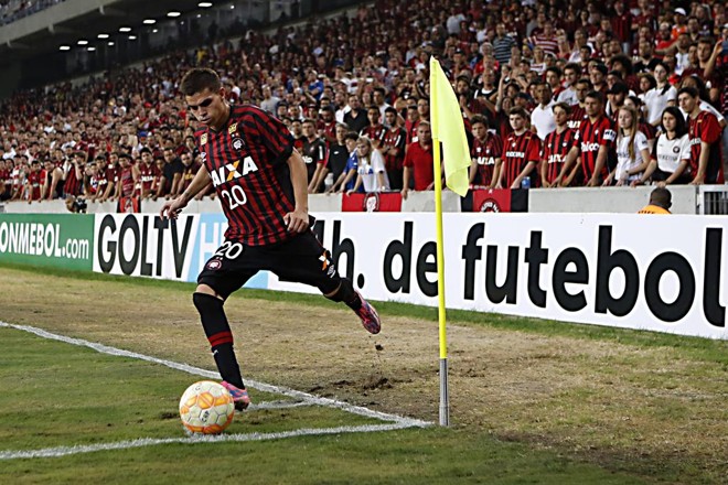 Daniel Hernández melhorou no segundo tempo e foi decisivo para o Atlético. | Albari Rosa/Gazeta do Povo