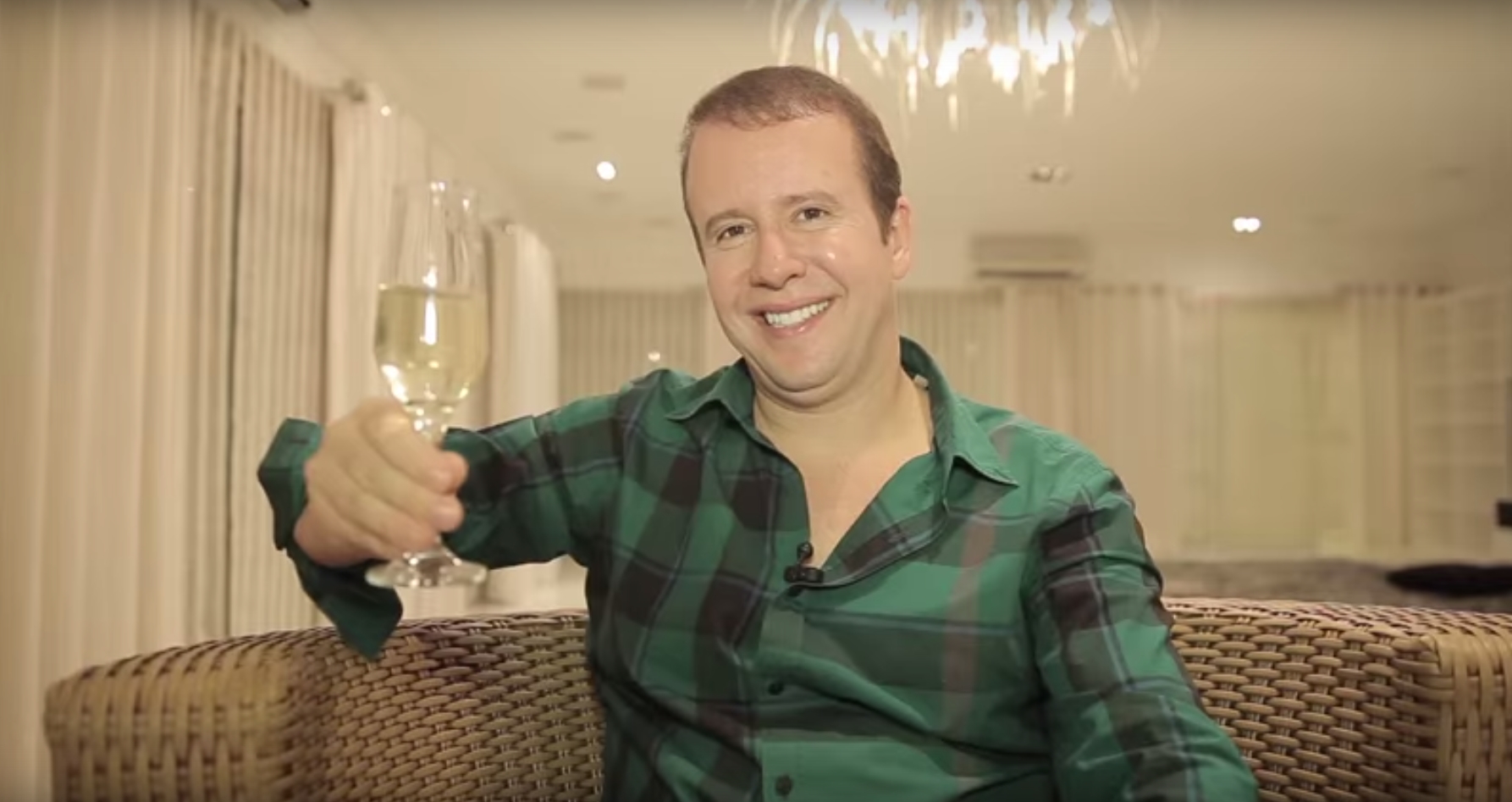 Empresário ficou famoso após vídeo da revista Veja São Paulo retratá-lo como o “rei do camarote” | Reprodução/Youtube