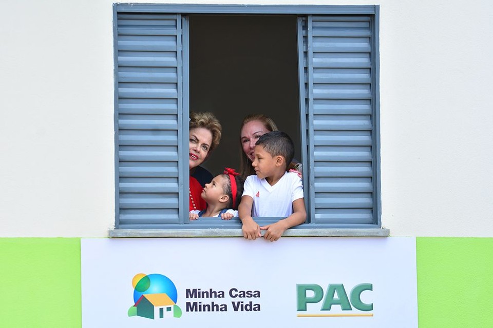 Dilma em foto durante entrega de residências para o programa em Boa Vista (RR) | Rhayana Ferreira Araújo/ /Prefeitura de Boa Vista/Fotos Públicas