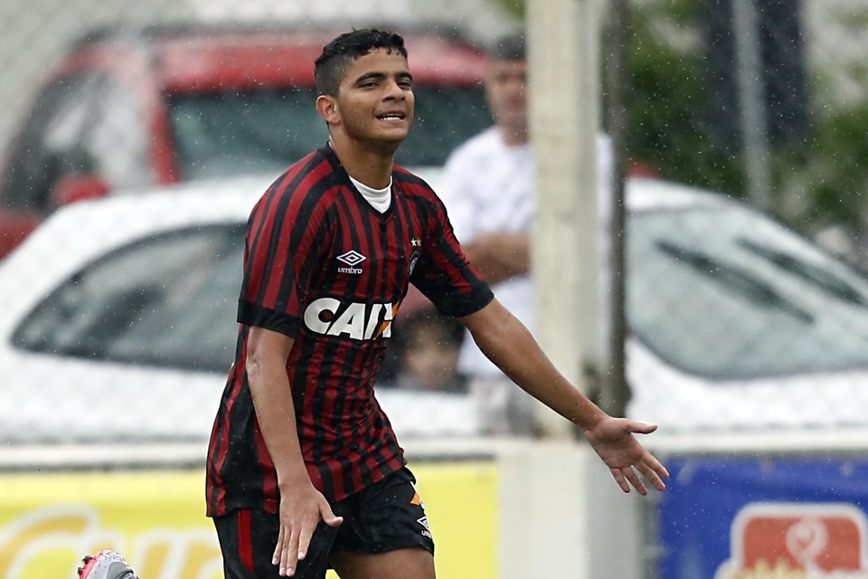 Bruno abriu o placar para o Atlético. | Albari Rosa/Gazeta do Povo