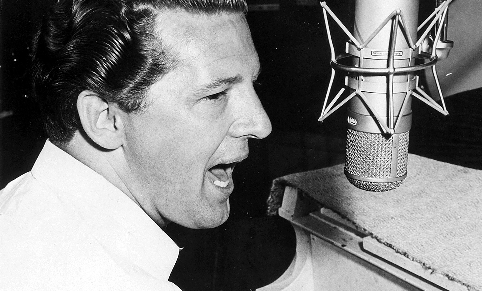 Músico “estourou” nos anos 50, com músicas como “Whole Lotta Shakin’ Goin’ On” e “Breathless.” | Public boradcasting.net