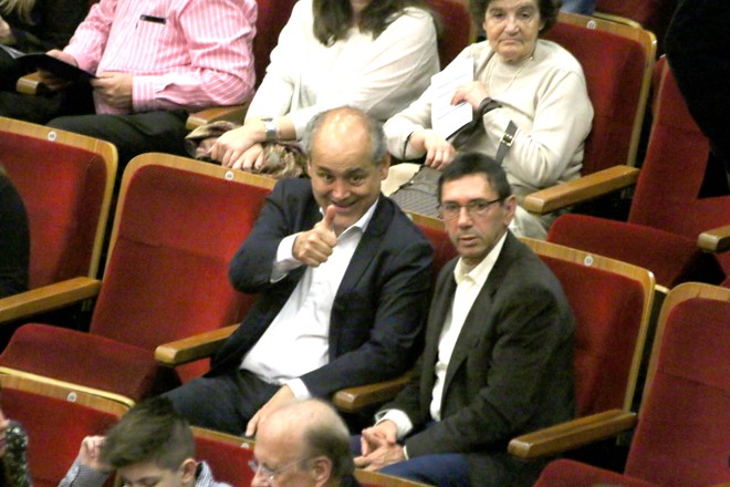 O prefeito Gustavo Fruet assistiu à apresentação da Sinfônica de Jerusalém ao lado do diretor da Secretaria Municipal do Abastecimento, Isac Baril | Foto: Jader Rocha