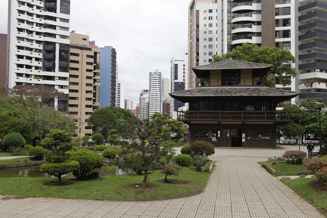 Praça do Japão, na região do Batel, homenageia os japoneses que se radicaram na capital. | Jonathan Campos/Gazeta do Povo