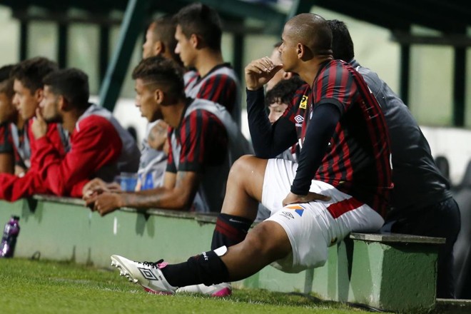 Do banco de reserva, Walter assistiu ao gol de Negueba. | Albari Rosa/Gazeta do Povo