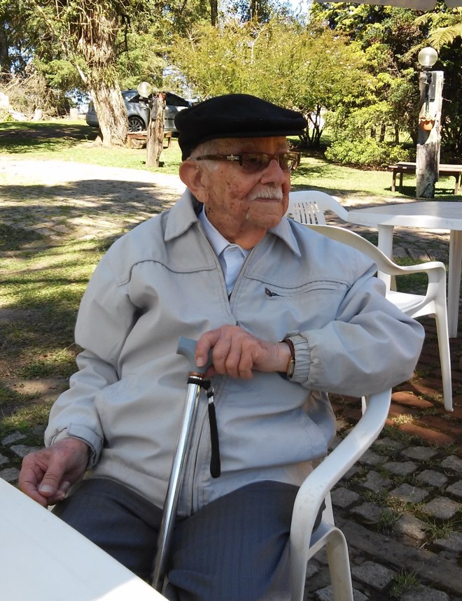 Com muita disposição e alegria, Paulo de Assumpção Marques completou 100 anos ontem, celebrados em missa na Igreja Santa Terezinha. Nascido no interior de São Paulo, ele foi professor em escolas da Estrada de Ferro Sorocabana e há mais de 70 anos é rádio amador e cronista. | Divulgação