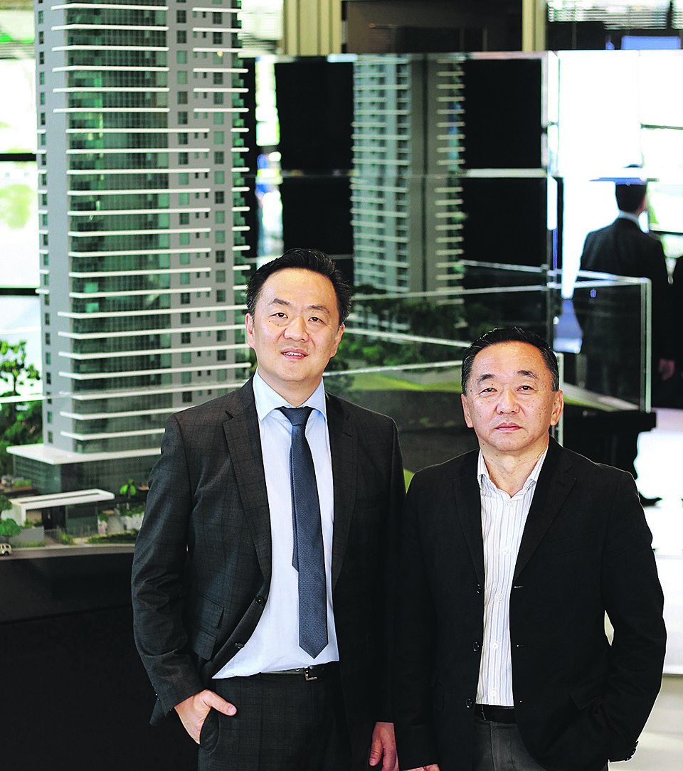 Leonardo Yoshii e Silvio Maraguchi, executivos da construtora: Curitiba foi estudada por dois anos. | Daniel Castellano/Gazeta do Povo