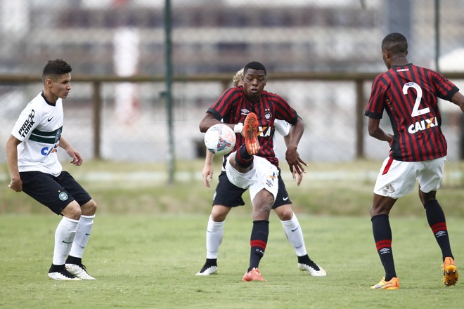 Coxa 2 x 1 Atlético-PR , jogo válido pela Taça FPF 2015 | Antônio More/Gazeta do Povo
