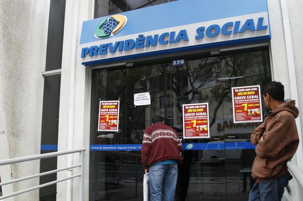 Em Curitiba, três das quatro agências prestavam perícia na manhã desta sexta (4) | Aniele Nascimento/Gazeta do Povo