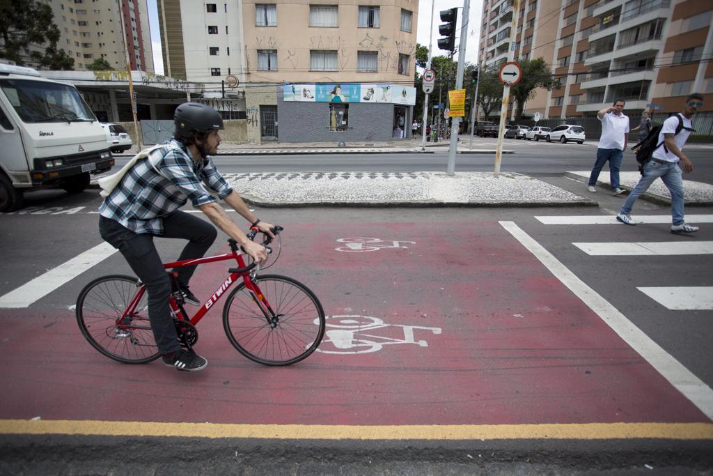 Um dos objeitos da Via Calma da Avenida Sete de Setembro é diminuir atropelamentos na região | Henry Milléo/Gazeta do Povo
