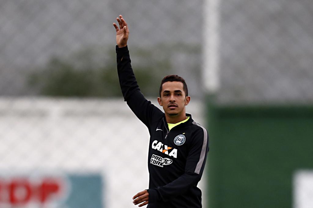 Esquerdinha deve assumir vaga de Ruy no time titular do Coritiba. | Albari Rosa/Gazeta do Povo